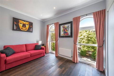 4 bedroom end of terrace house for sale, King George Square, Surrey TW10