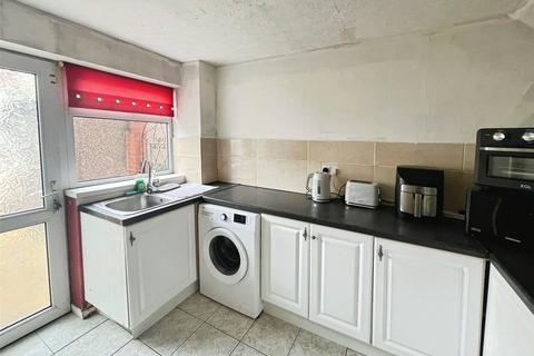 3 bedroom semi-detached house for sale, Dowty Avenue, Warwickshire CV12