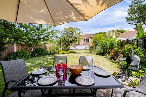 3 bedroom semi-detached bungalow for sale, Wear Bay Road , Folkestone, Folkestone, CT19