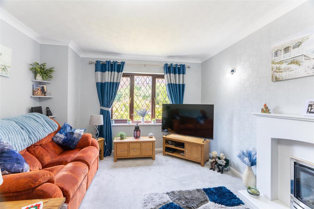14 Barnside Way-14.jpg