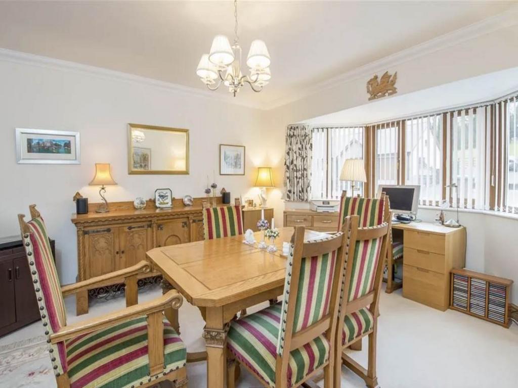 Dining Rm