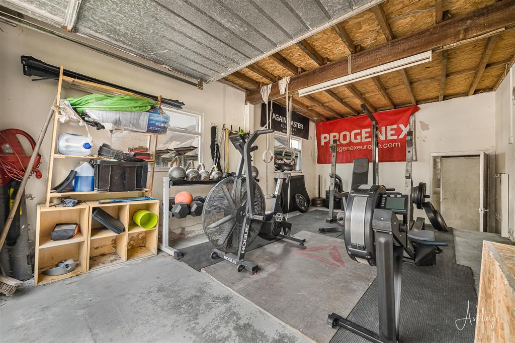 Detached Garage