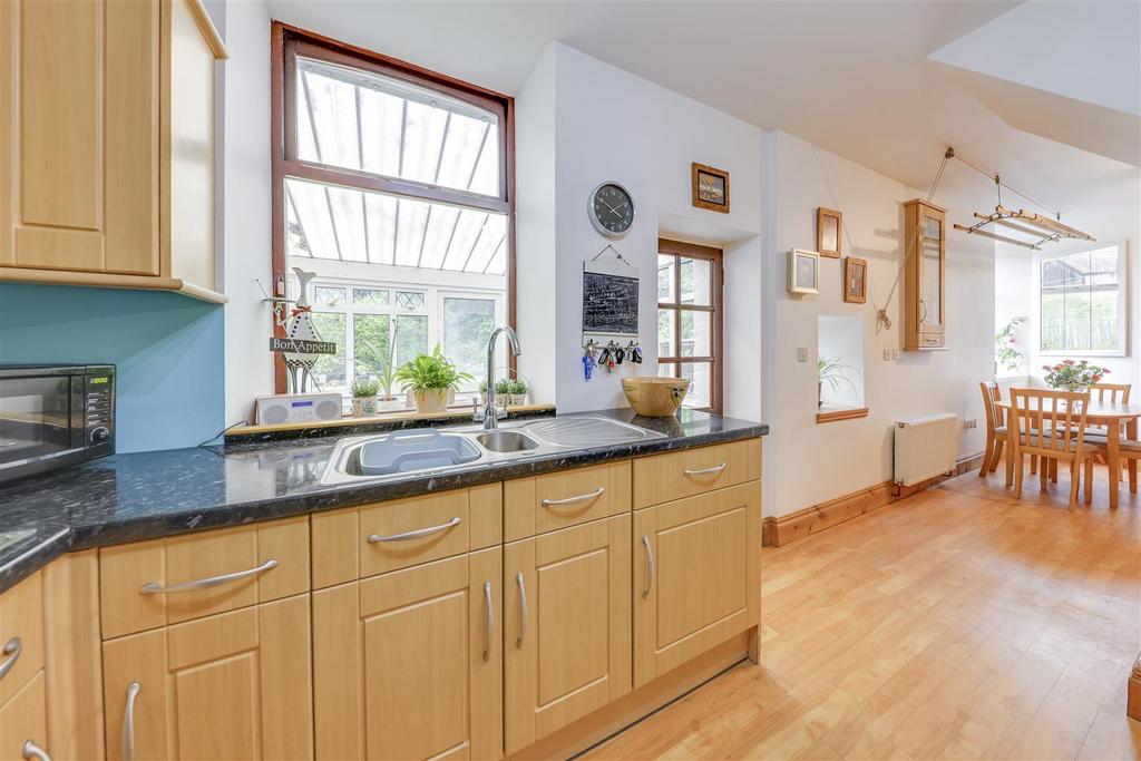 Kitchen / Dining