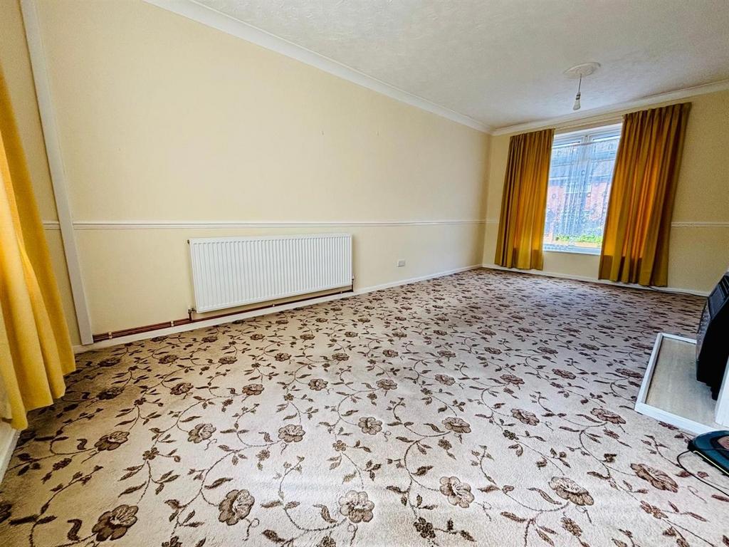 Living Room &amp; Dining Area: