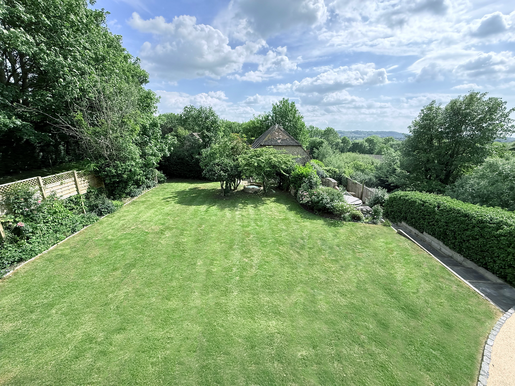 Lodgebrochureview3000pxretouchedlawn
