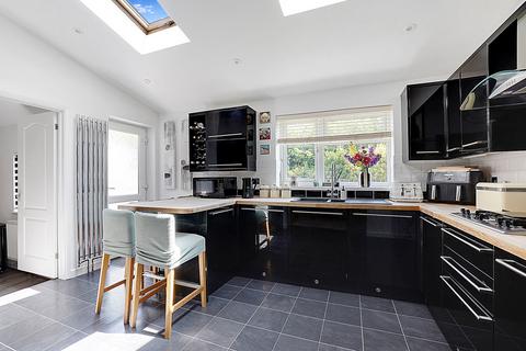 4 bedroom semi-detached house for sale, Medbury Road, Gravesend DA12