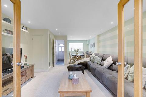 4 bedroom semi-detached house for sale, Medbury Road, Gravesend DA12