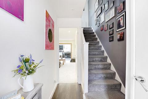 4 bedroom semi-detached house for sale, Medbury Road, Gravesend DA12