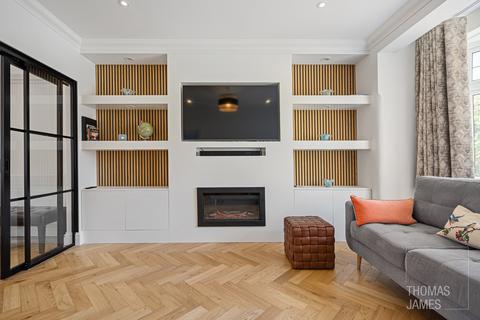 undefined, Coombe Corner, London, N21