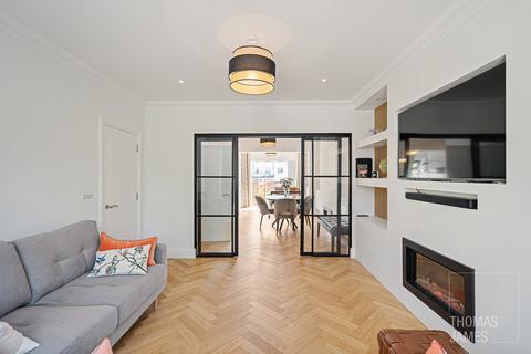 undefined, Coombe Corner, London, N21