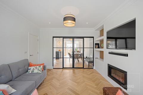 1 Coombe Corner, London, N21 3PE
