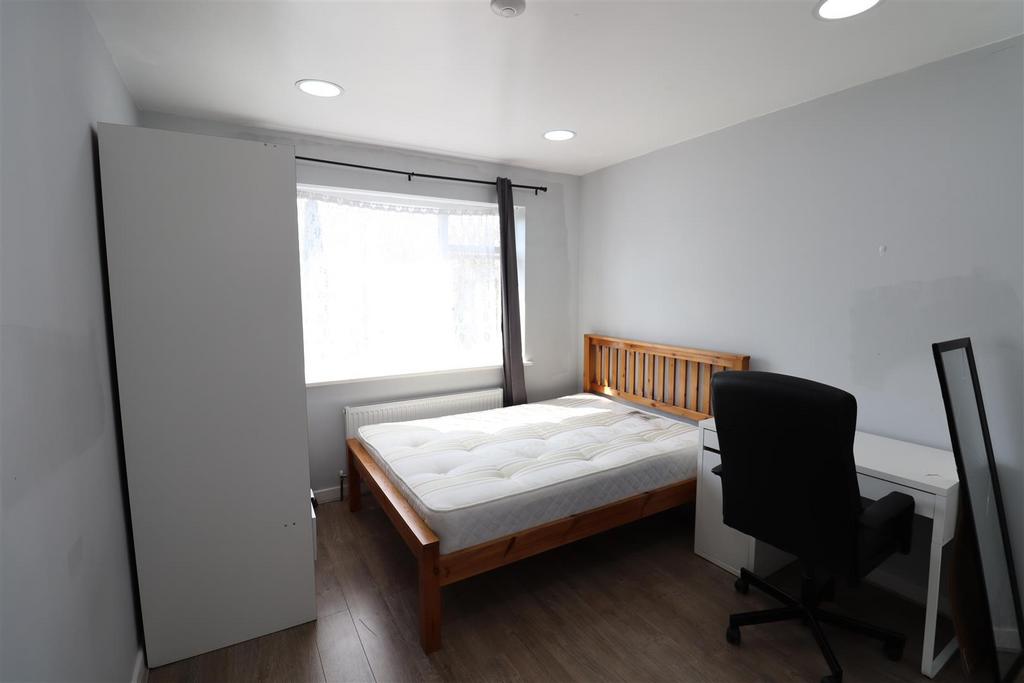 Double Bedroom 4