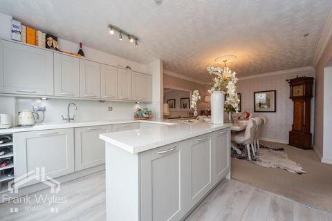 3 bedroom flat for sale, 12, Glengarry, 32 East Beach, Lytham, Lancashire