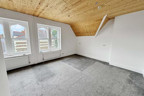 1 bedroom in a house share to rent, Cathedral Road, Cardiff, CF11