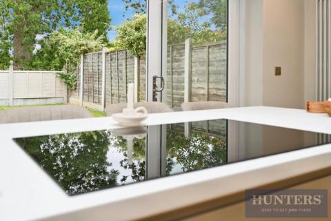3 bedroom semi-detached house for sale, Greenlea Close, Yeadon, Leeds