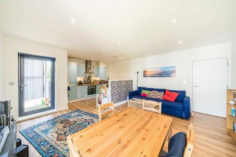2 bedroom flat for sale, Fuller House, London SW16