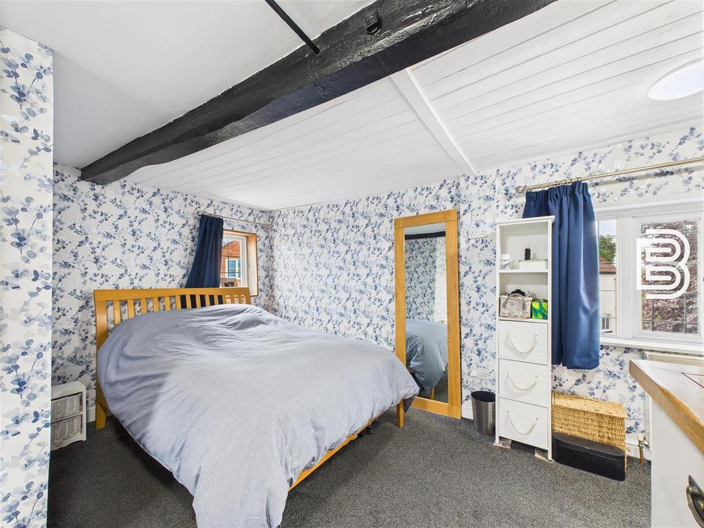 Bedroom 1 (2).jpg