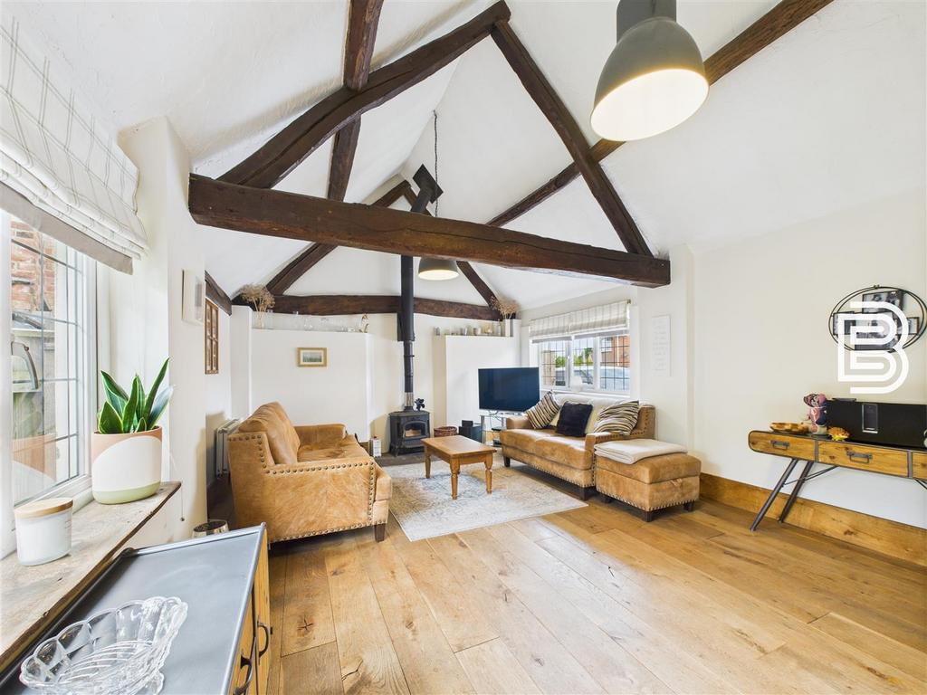 Living Room (3).jpg