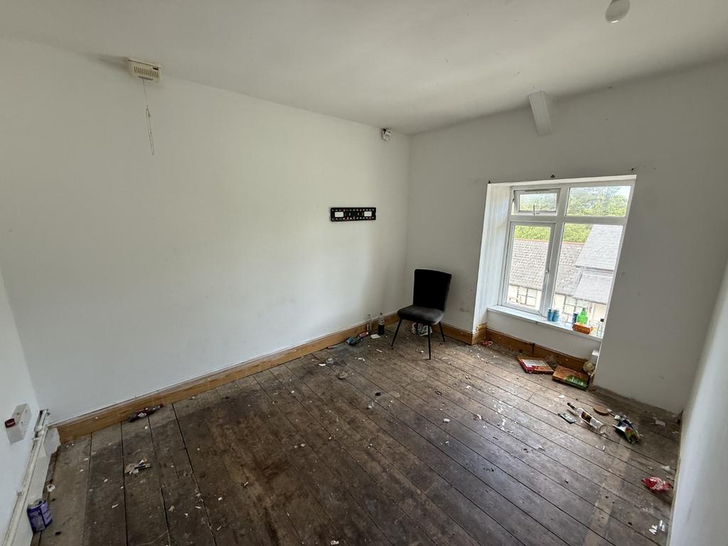 Front Double Bedroom 2
