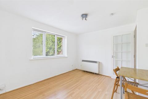 Studio for sale, Waddington Close, EN1