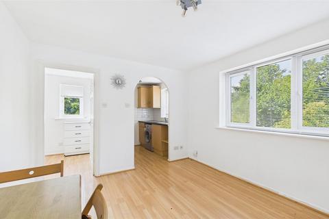 Studio for sale, Waddington Close, EN1