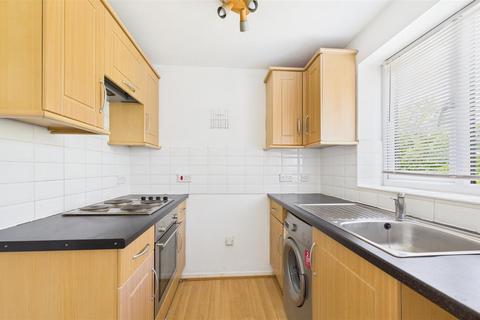 Studio for sale, Waddington Close, EN1