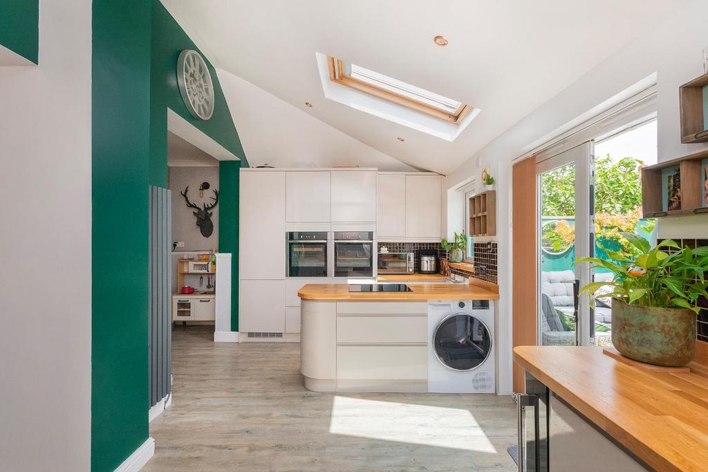 2 S5 RKE - Kitchen E.jpg