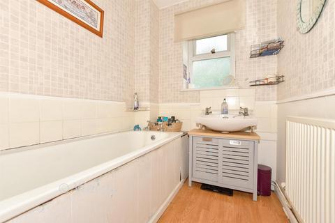 2 bedroom flat for sale, Friars Way, Dover CT16