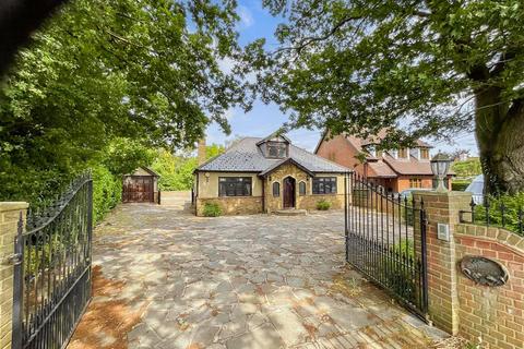 4 bedroom chalet for sale, Rectory Road, Little Burstead, Billericay, Essex