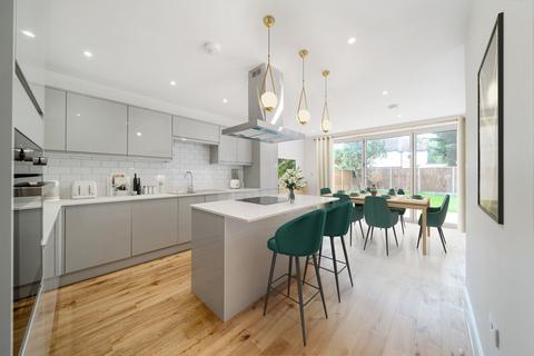 4 bedroom semi-detached house for sale, Acacia Avenue, Ruislip, HA4