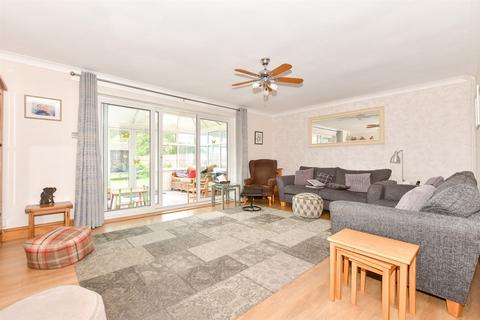 102 Dunes Road, Greatstone, New Romney, TN28 8SP