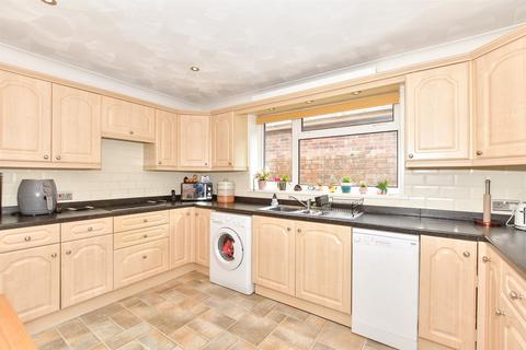 102 Dunes Road, Greatstone, New Romney, TN28 8SP