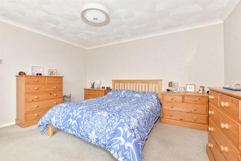 102 Dunes Road, Greatstone, New Romney, TN28 8SP