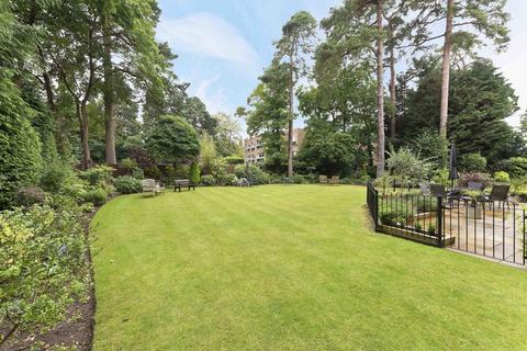 undefined, Queens Road, Weybridge KT13