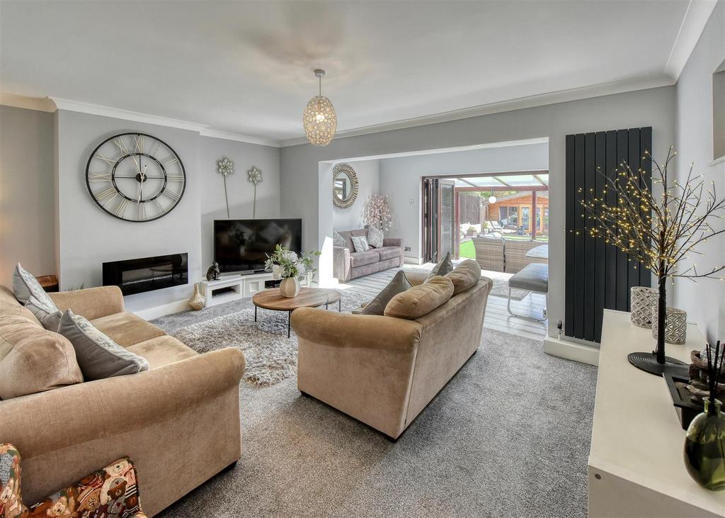 51 Sedgley Road-Living Room (2).jpg