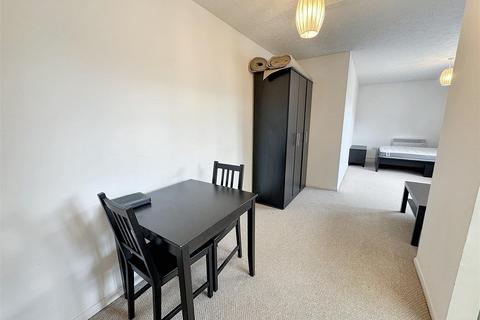 Studio for sale, Memorial Avenue, London