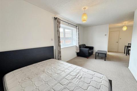 Studio for sale, Memorial Avenue, London