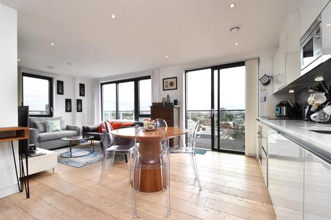 2 bedroom apartment to rent, Kensington Apartments, London E1