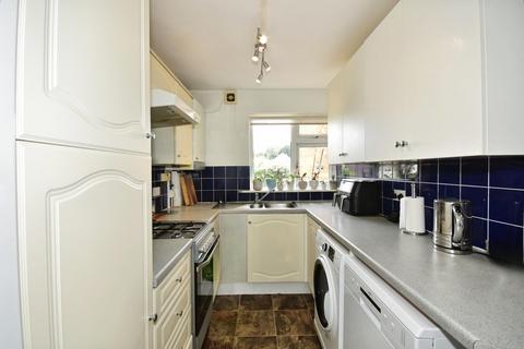 2 bedroom flat for sale, Queens Road, Buckhurst Hill IG9