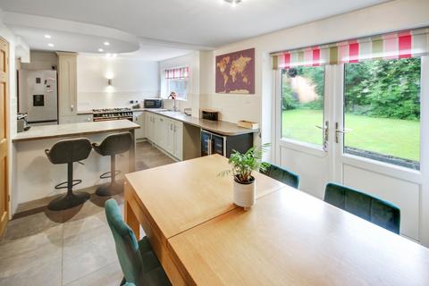 2 Dickens Close, East Grinstead, RH19 1SE