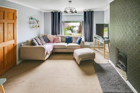 2 Dickens Close, East Grinstead, RH19 1SE