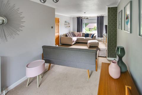 2 Dickens Close, East Grinstead, RH19 1SE