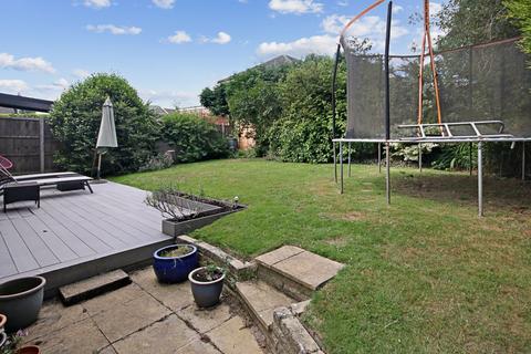 2 Dickens Close, East Grinstead, RH19 1SE