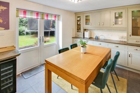 2 Dickens Close, East Grinstead, RH19 1SE