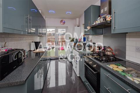 2 bedroom end of terrace house for sale, Bushgrove Road, Dagenham, RM8