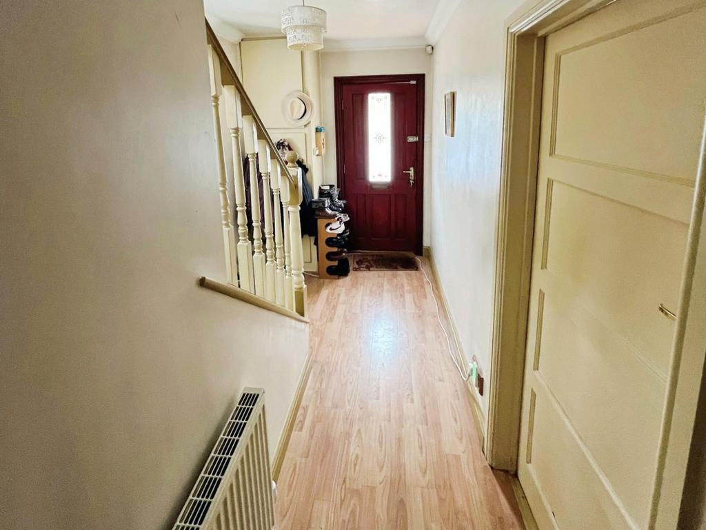 9ba98fd1-ENtrance 20 Hallway 201.jpg