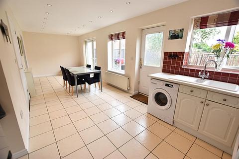 8 Brunel Close, Grimsby, DN32 9FE