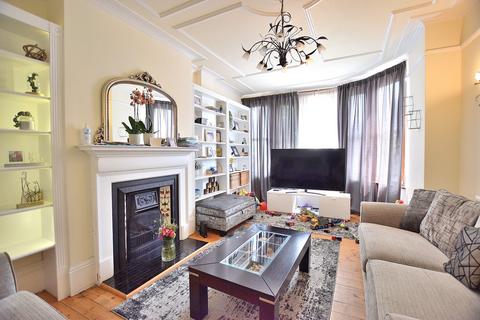 3 bedroom end of terrace house for sale, Riverway, London, Greater London. N13