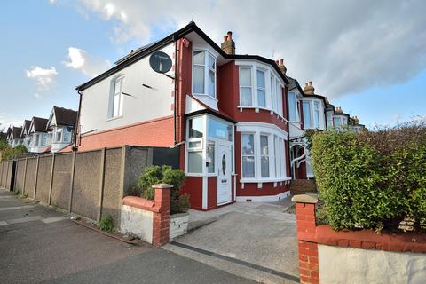 3 bedroom end of terrace house for sale, Riverway, London, Greater London. N13