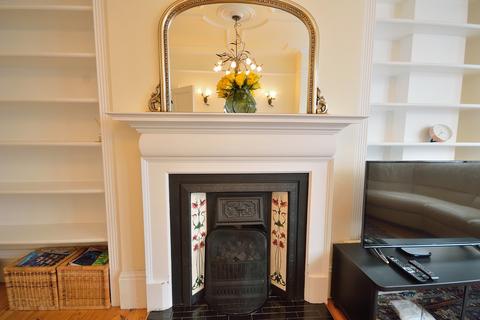 3 bedroom end of terrace house for sale, Riverway, London, Greater London. N13
